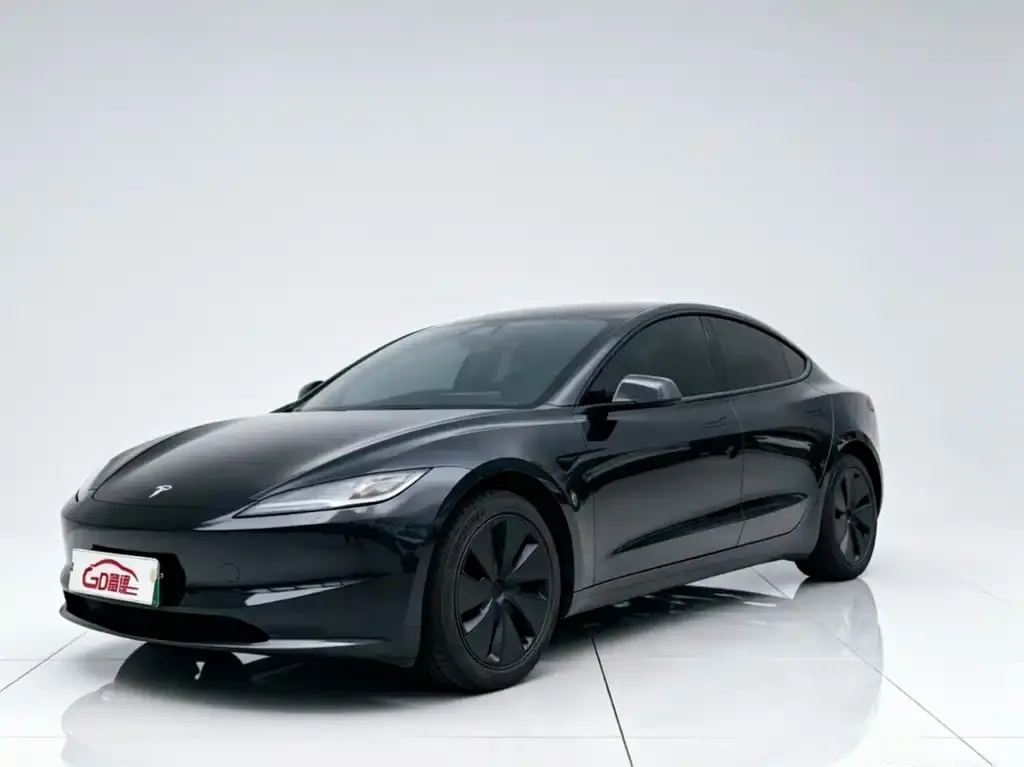 Tesla Model 3 — фото 1