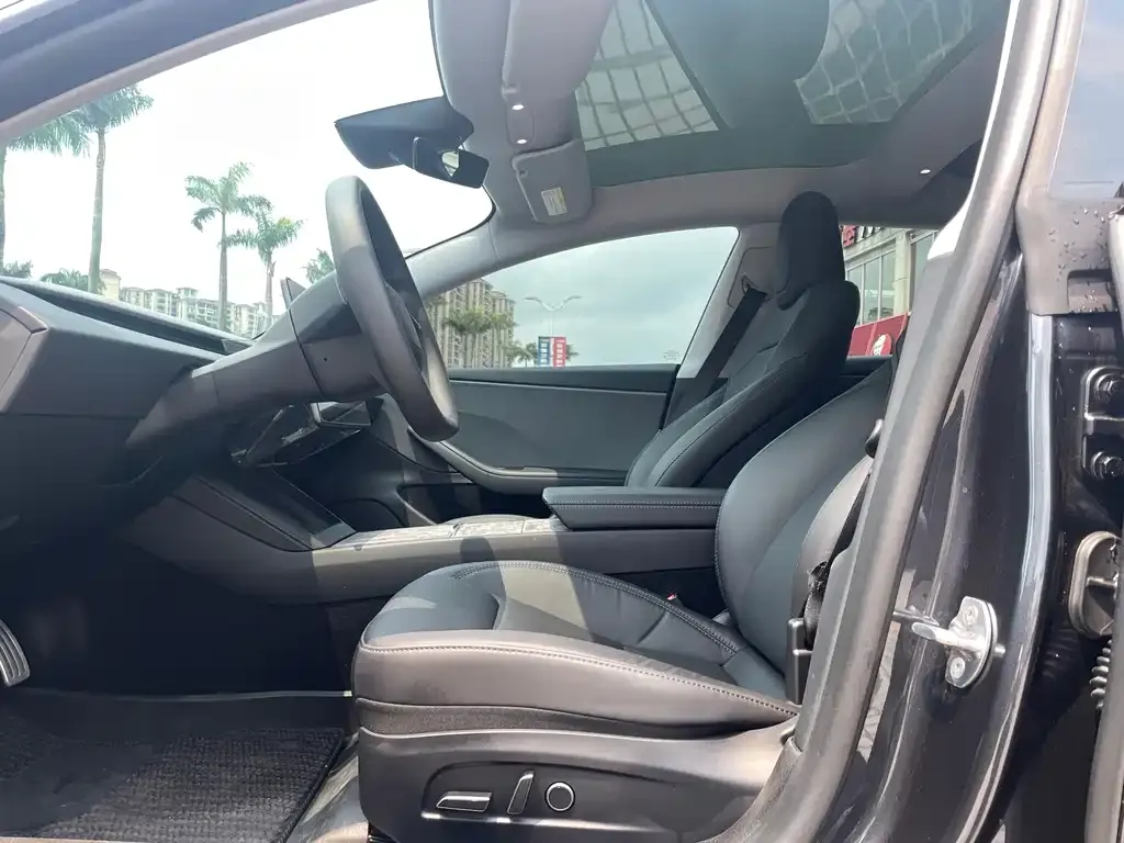 Tesla Model 3 — фото 2