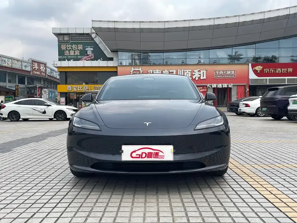 Tesla Model 3 — фото 8