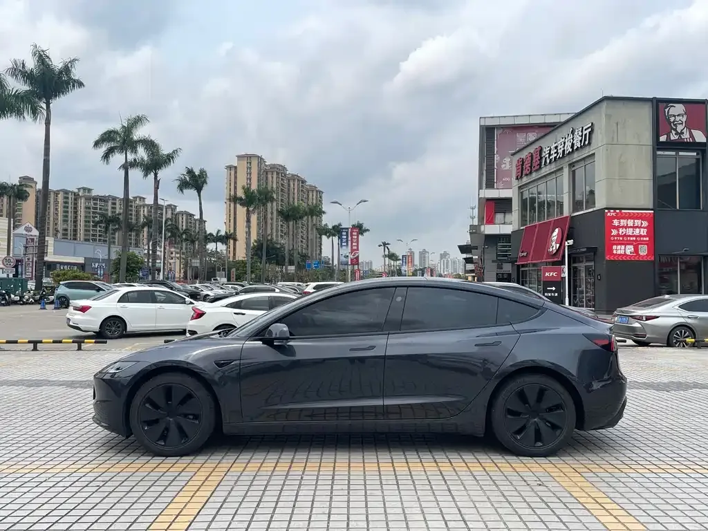 Tesla Model 3 — фото 9