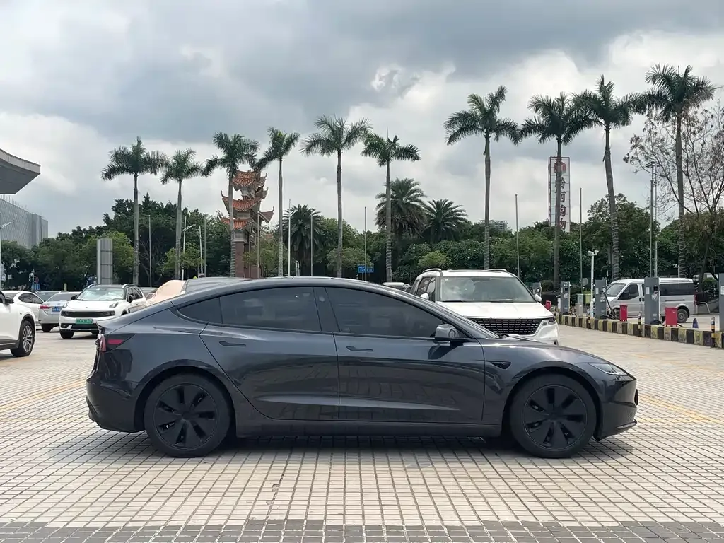 Tesla Model 3 — фото 3