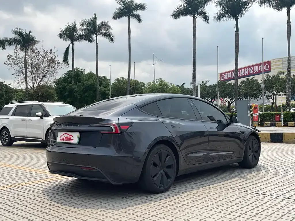 Tesla Model 3 — фото 10