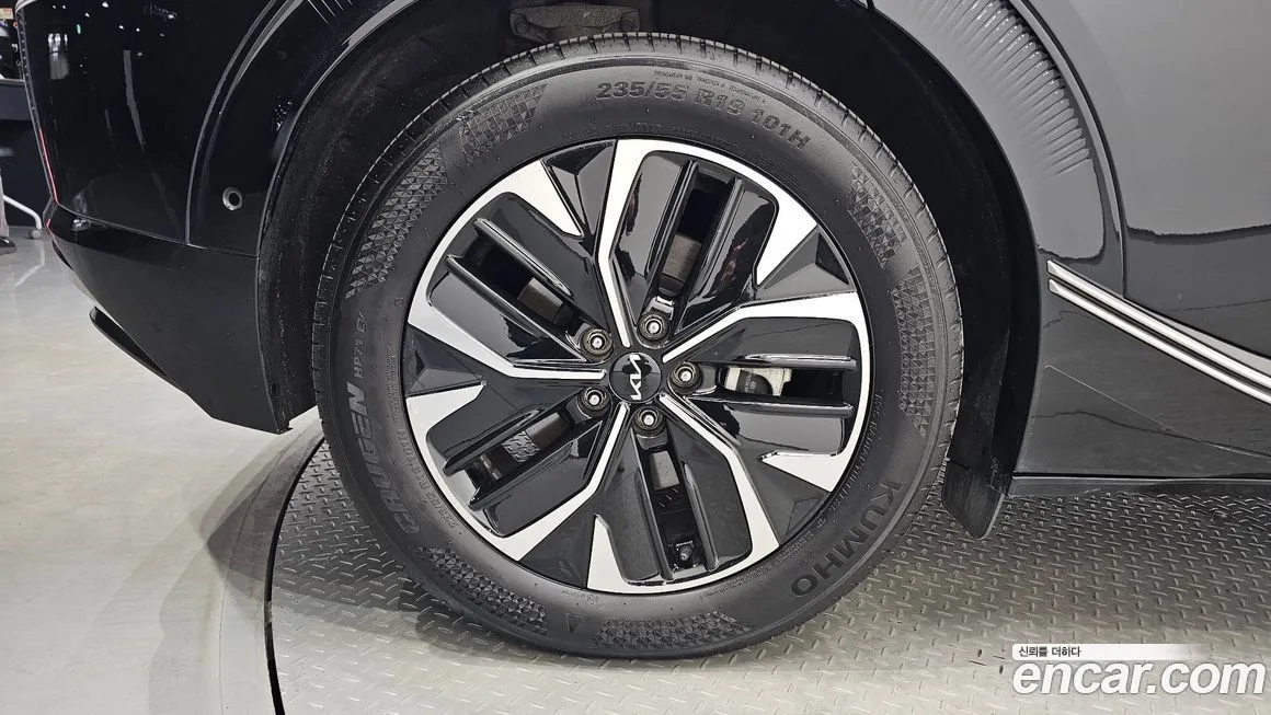 Kia EV6 — фото 8