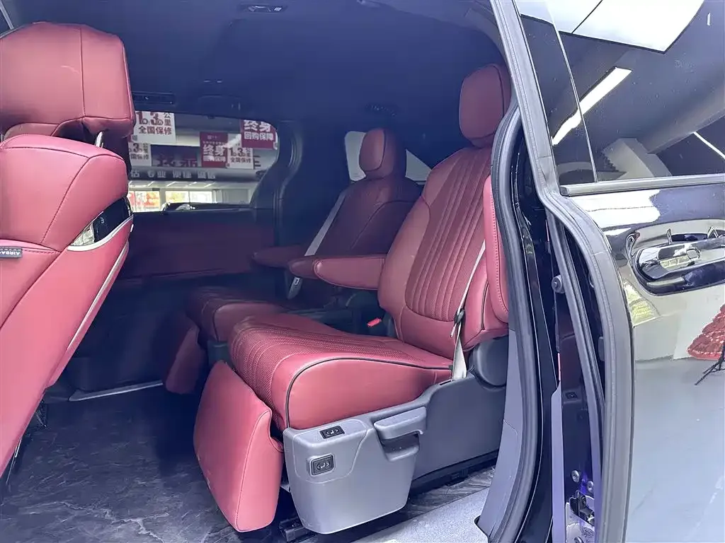 Toyota Sienna — фото 4