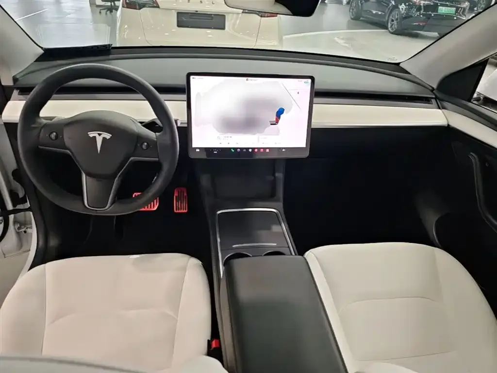 Tesla Model Y — фото 6