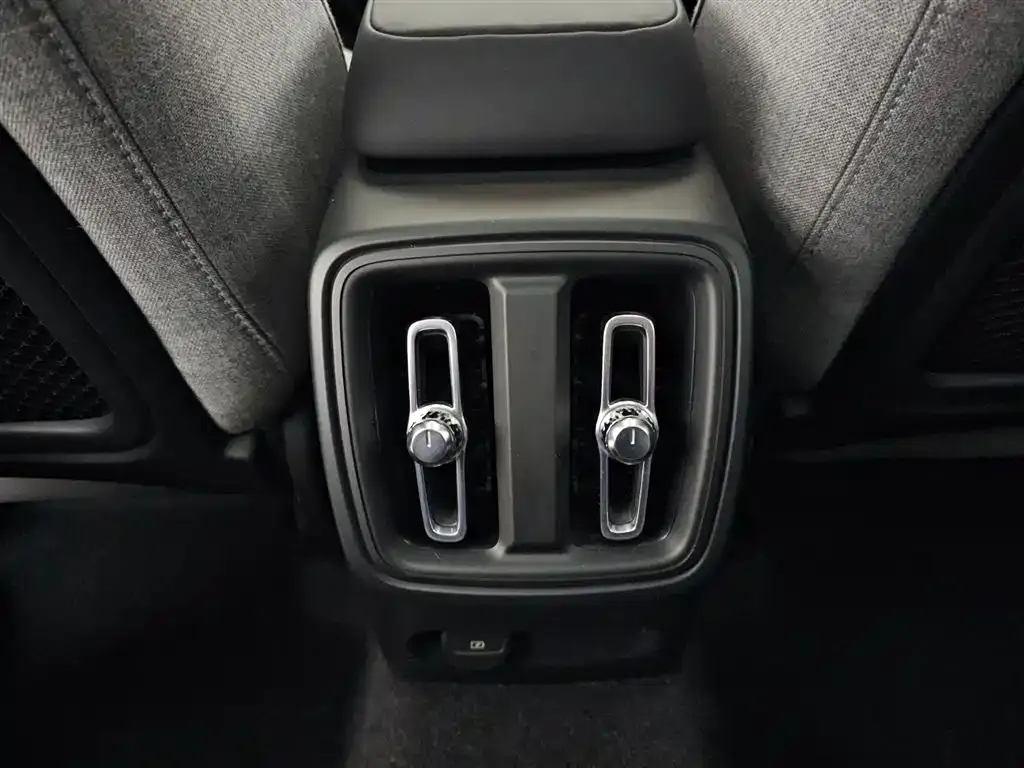 Volvo XC40 NEV 2023 из CN, фото 5
