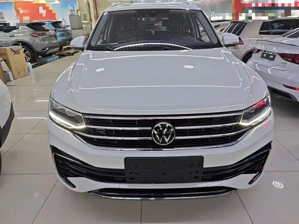 Volkswagen Tiguan L — фото 5