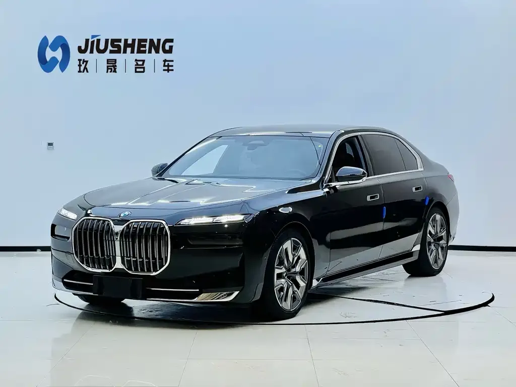BMW 7 Series — фото 1