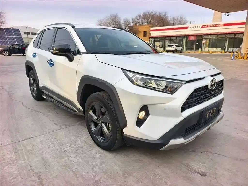 Toyota RAV4 — фото 8