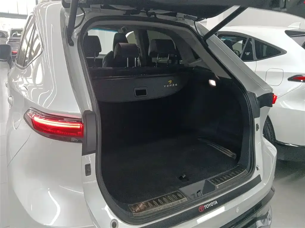 Toyota Venza 2023 из CN, фото 10
