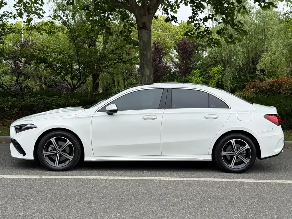 Mercedes-Benz A-Class 2023 из CN, фото 8
