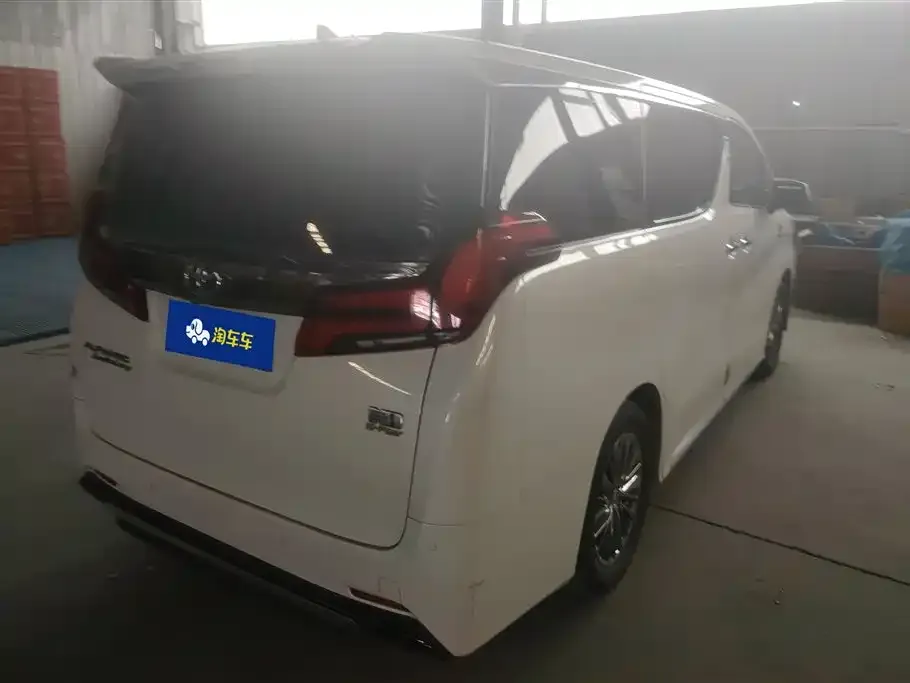 Toyota Alphard — фото 5