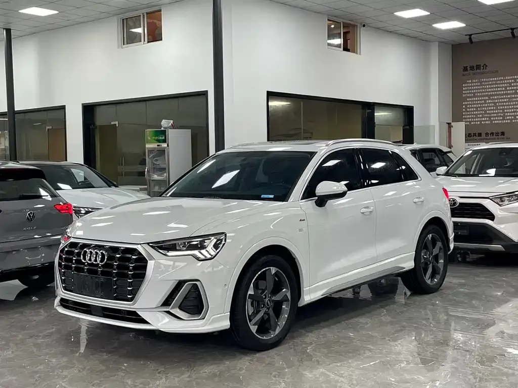 Audi Q3 — фото 1