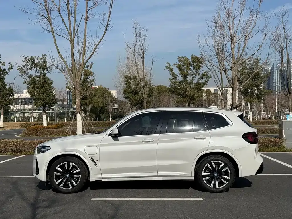 BMW iX3 2025 из CN, фото 10