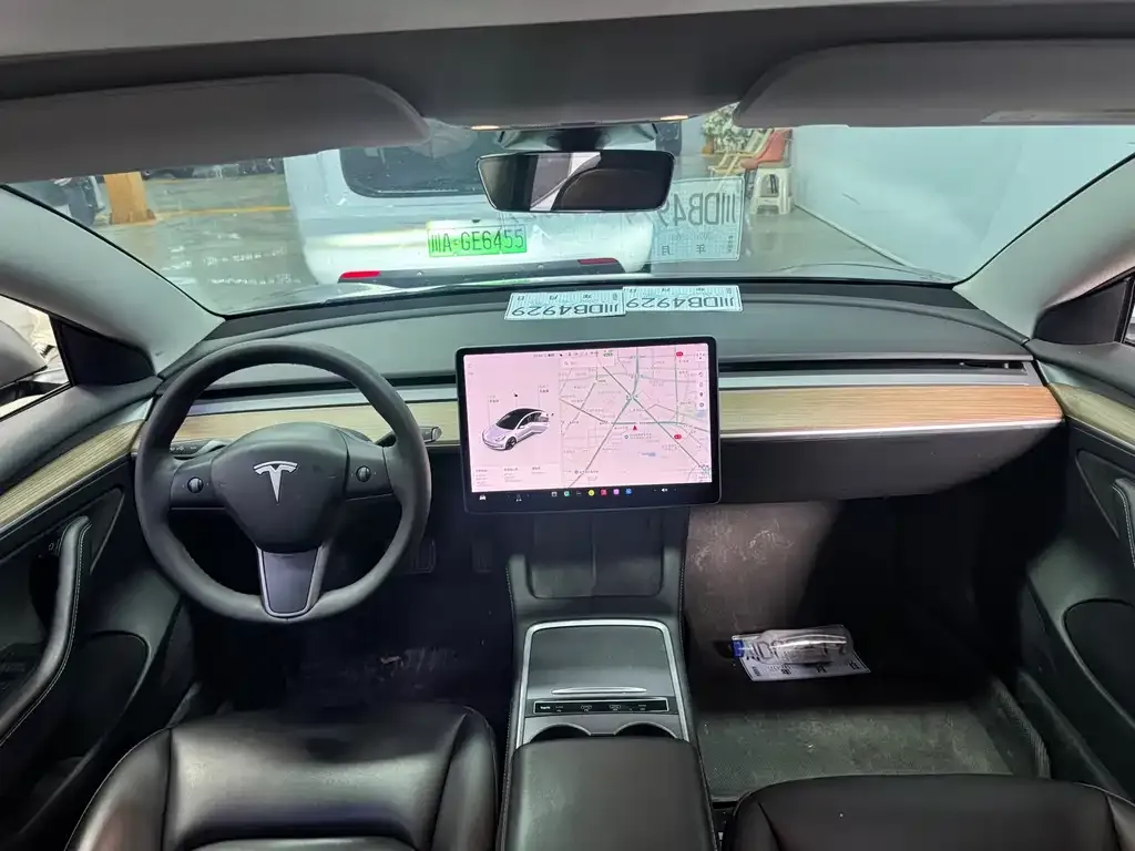 Tesla Model 3 — фото 4