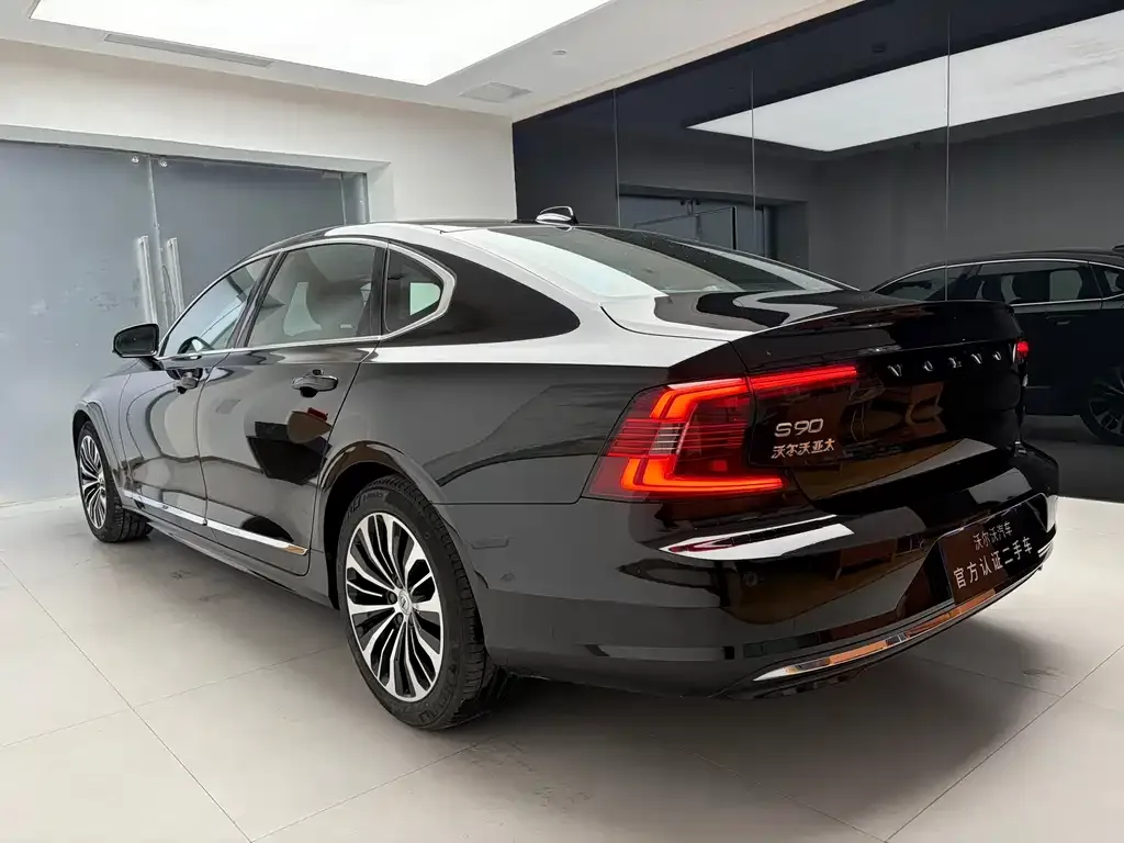 Volvo S90 2024 из CN, фото 5