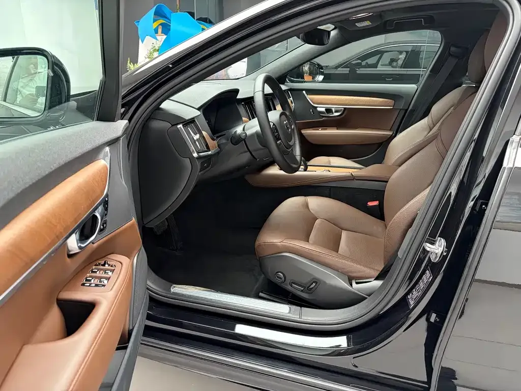 Volvo S90 2024 из CN, фото 4