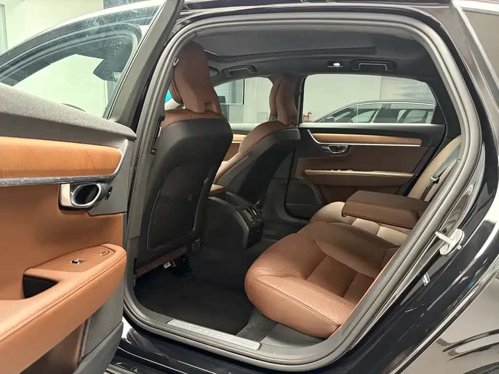 Volvo S90 2024 из CN, фото 3