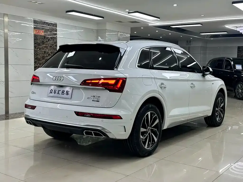 Audi Q5L — фото 8