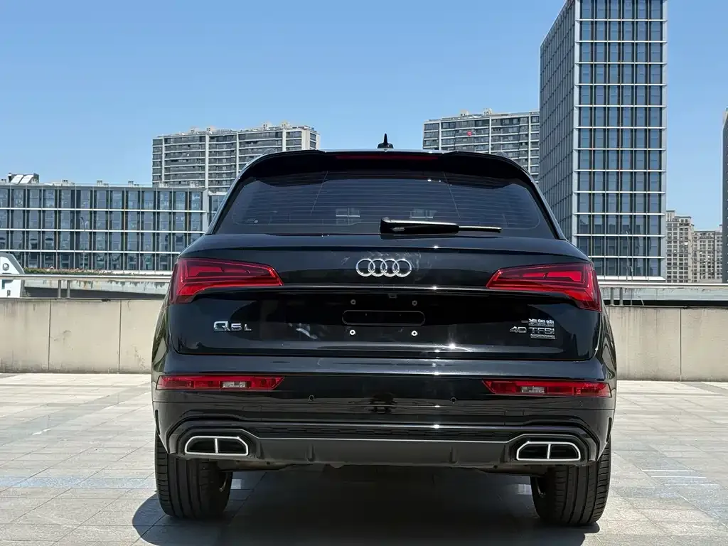 Audi Q5L — фото 5