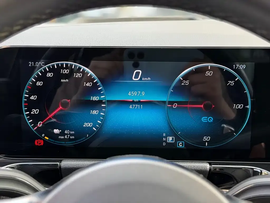 Mercedes-Benz EQA — фото 2