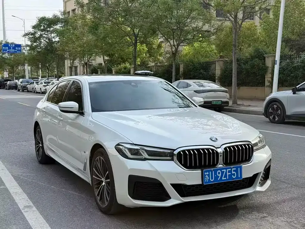 BMW 5 Series — фото 1