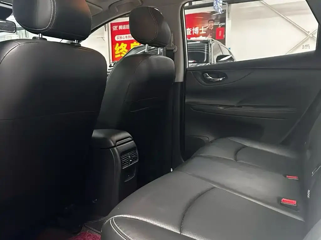 Nissan Tiida 2024 из CN, фото 2