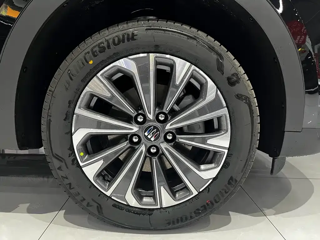 Buick Envision Plus — фото 6