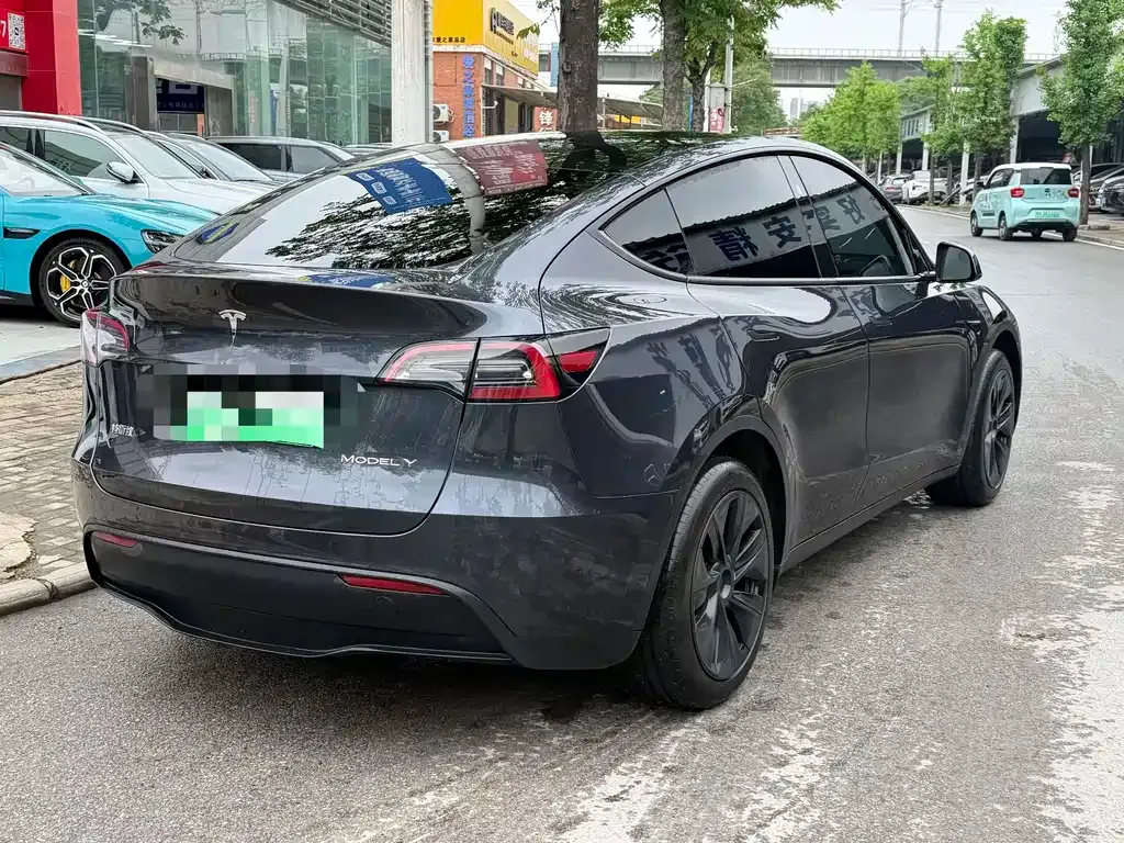 Tesla Model Y — фото 8