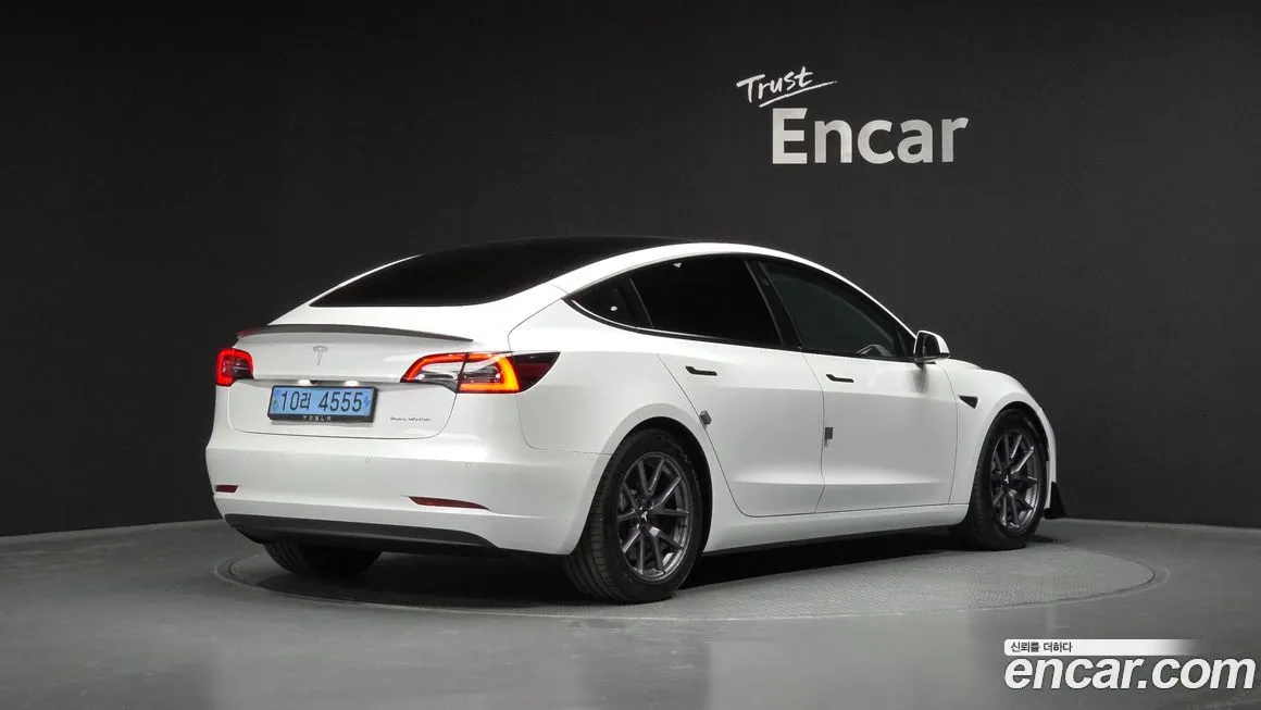 Tesla Model 3 — фото 3