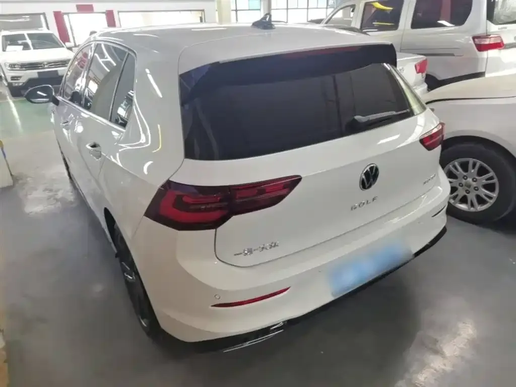 Volkswagen Golf 2024 из CN, фото 2