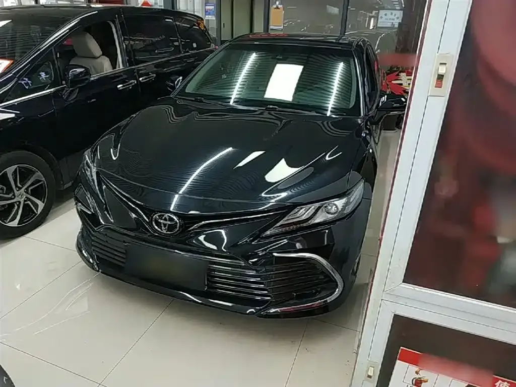 Toyota Camry 2023 из CN, фото 1