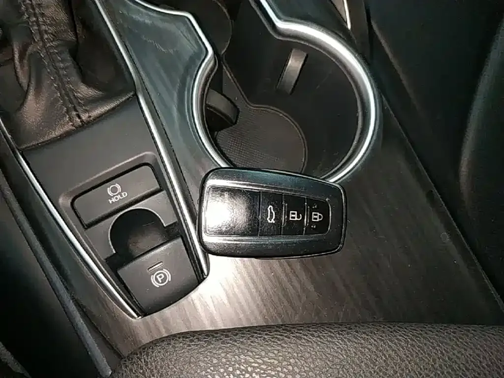 Toyota Camry 2023 из CN, фото 4