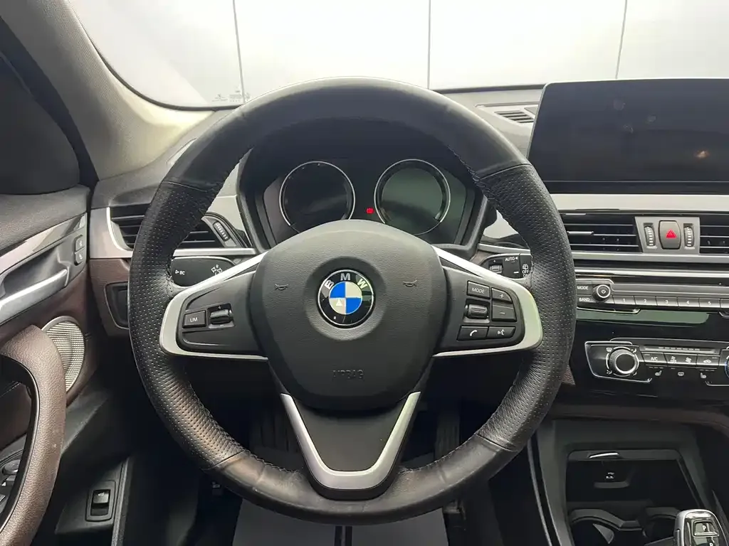 BMW X1 — фото 9