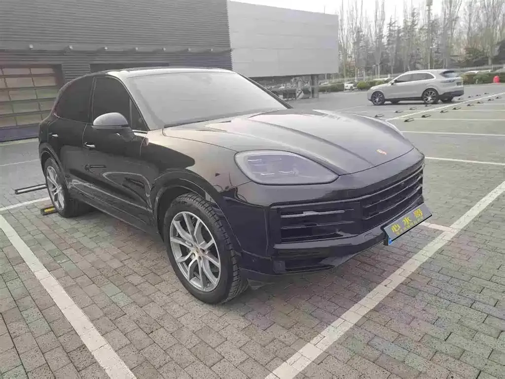 Porsche Cayenne — фото 1