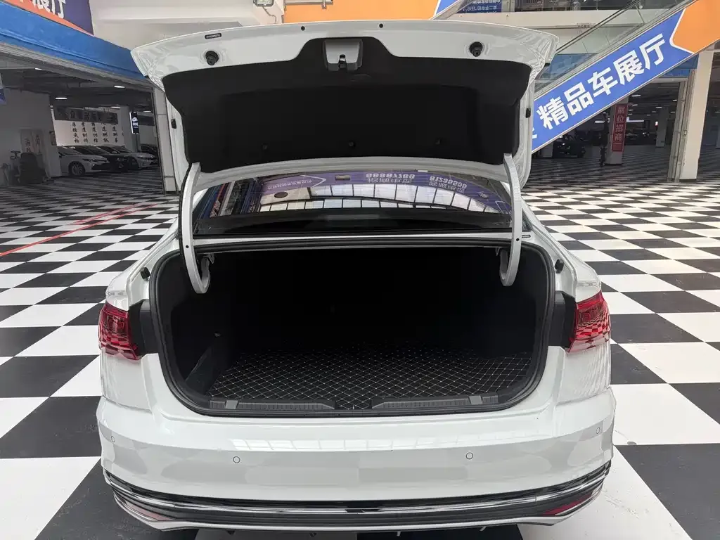 Volkswagen Bora 2023 из CN, фото 9