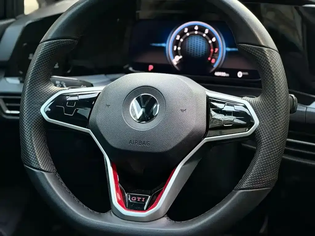Volkswagen Golf GTI — фото 4