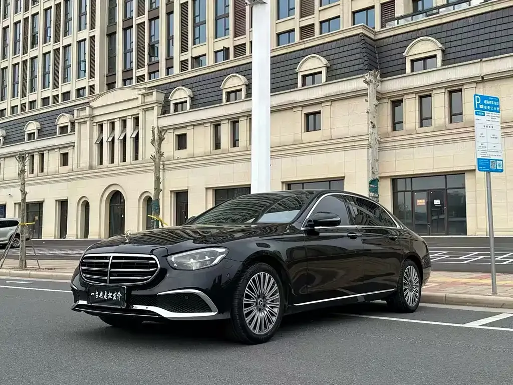 Mercedes-Benz E-Class — фото 1