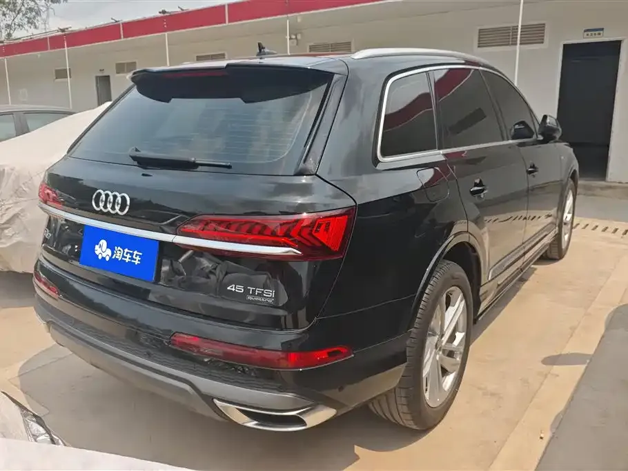 Audi Q7 — фото 6