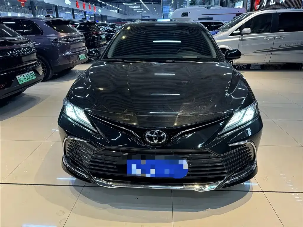 Toyota Camry — фото 2