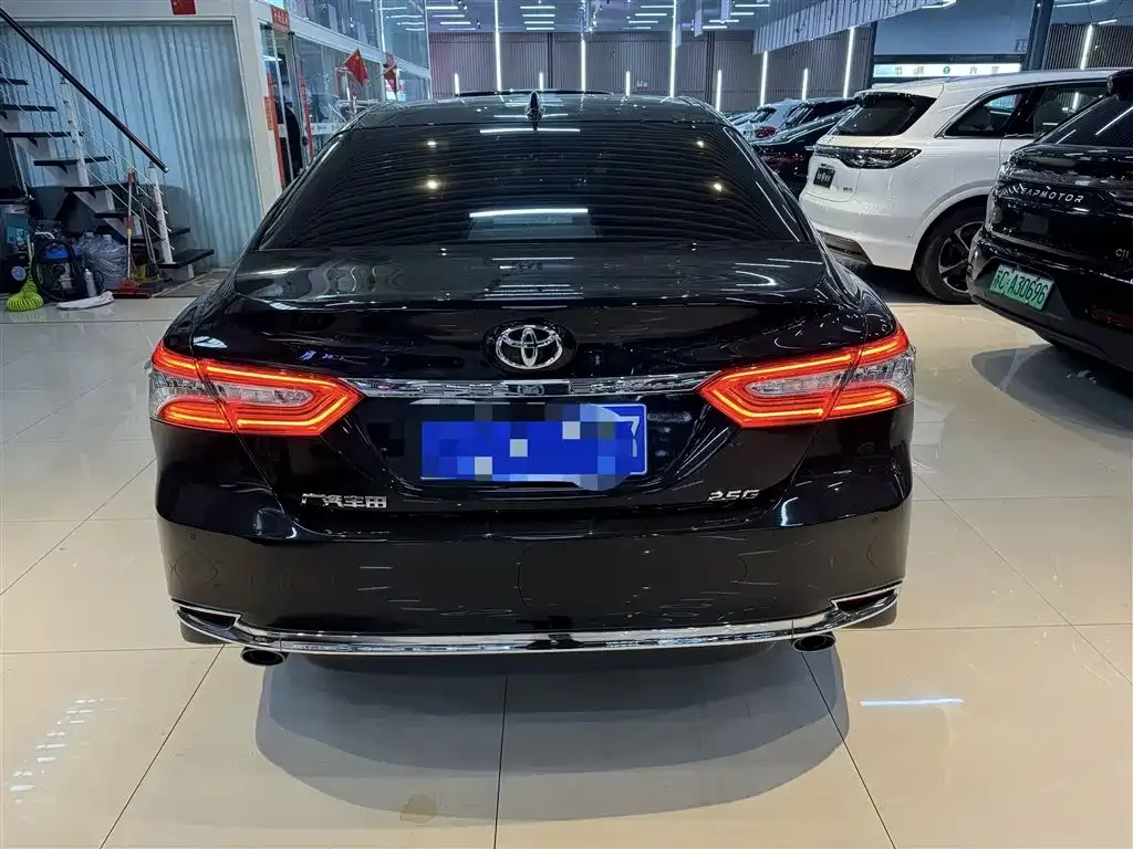 Toyota Camry — фото 5