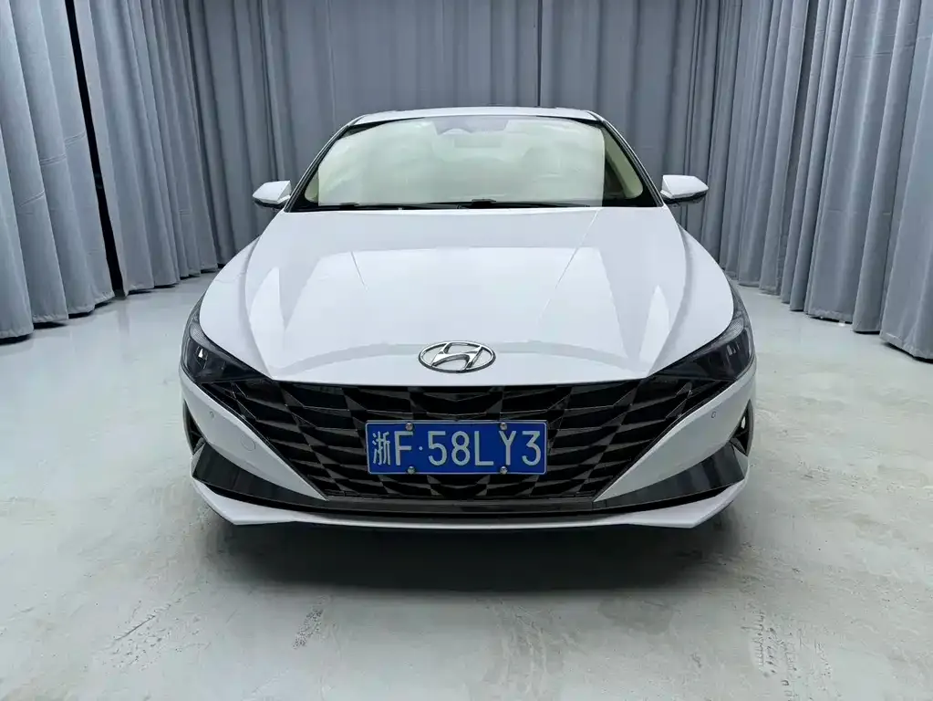 Hyundai Elantra — фото 9