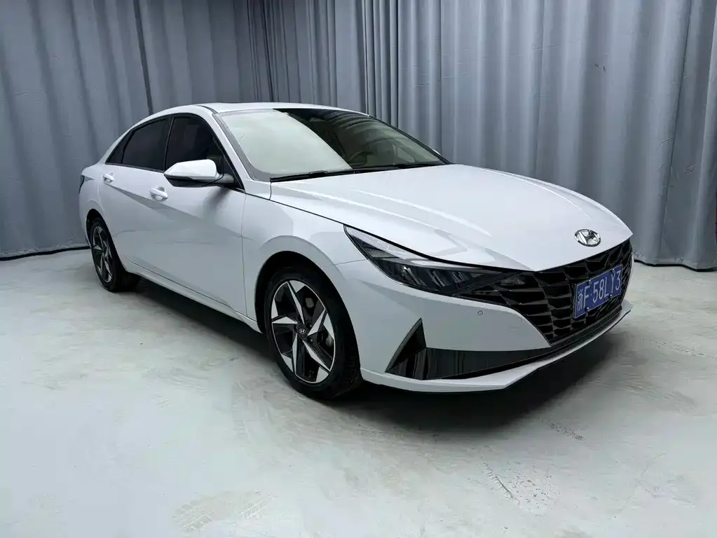 Hyundai Elantra — фото 4