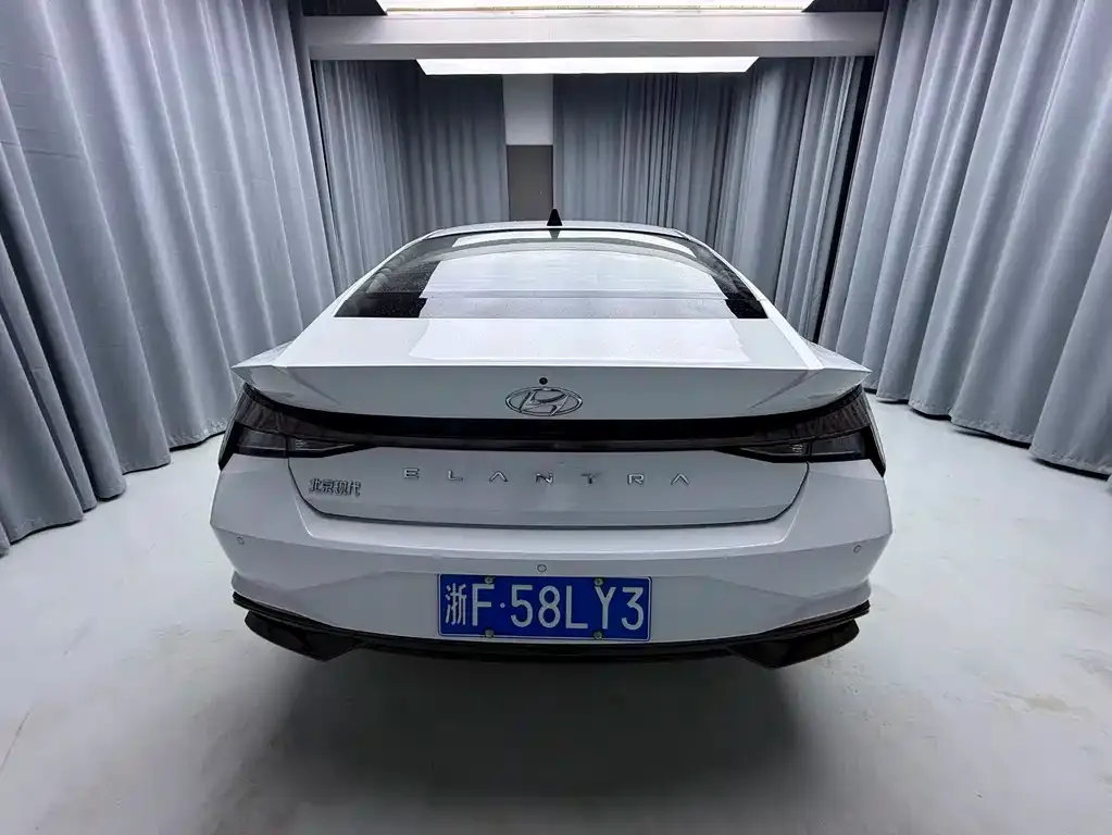 Hyundai Elantra — фото 2
