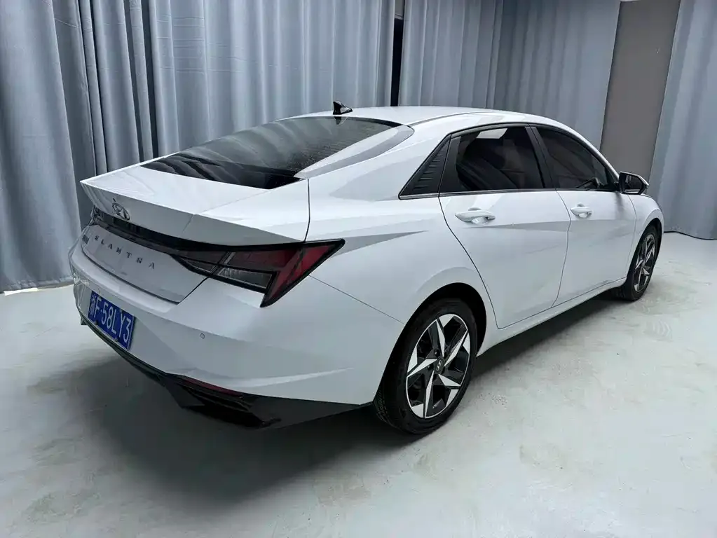 Hyundai Elantra — фото 10