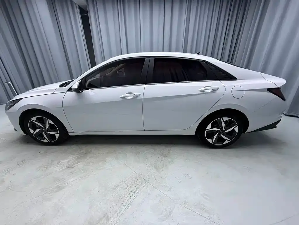 Hyundai Elantra — фото 5