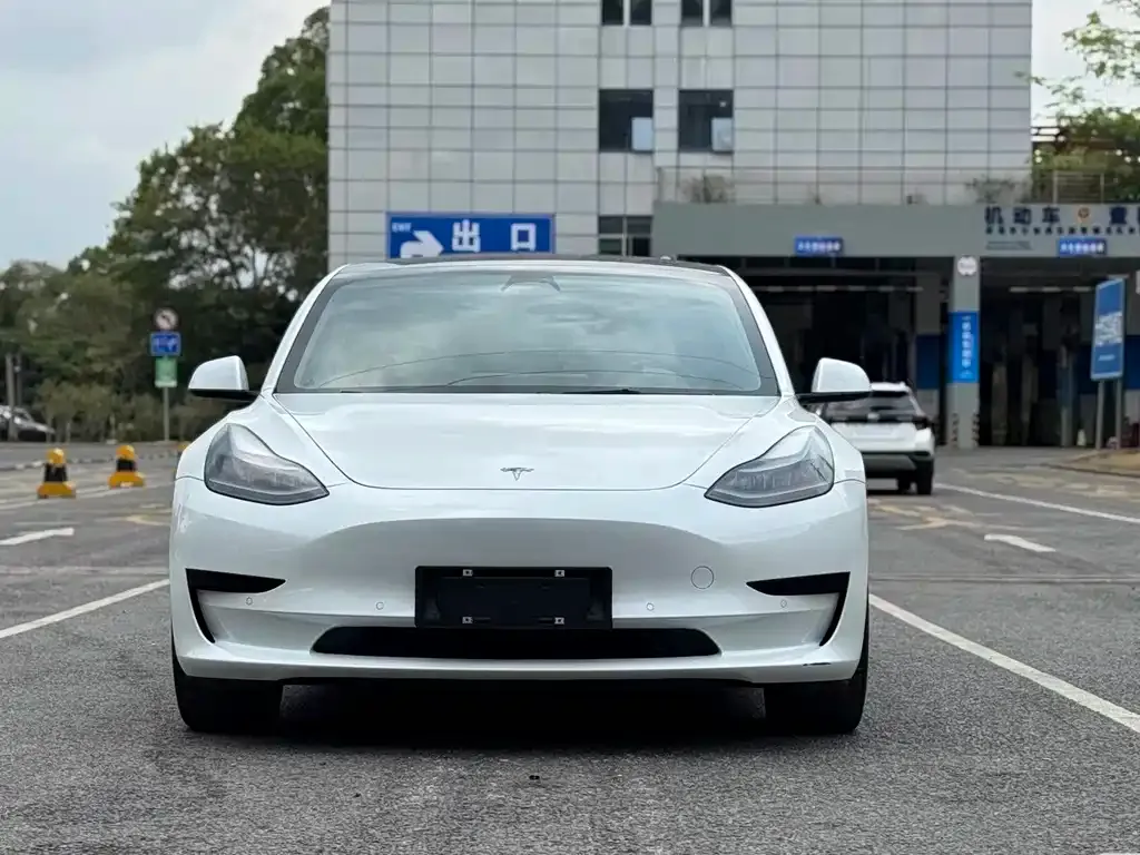 Tesla Model 3 — фото 8