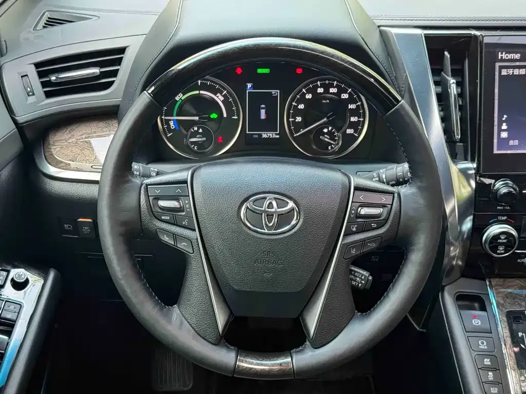 Toyota Alphard — фото 2