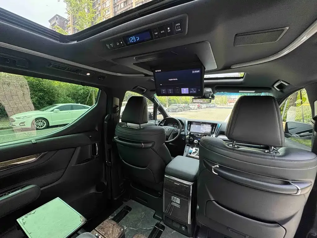 Toyota Alphard — фото 6