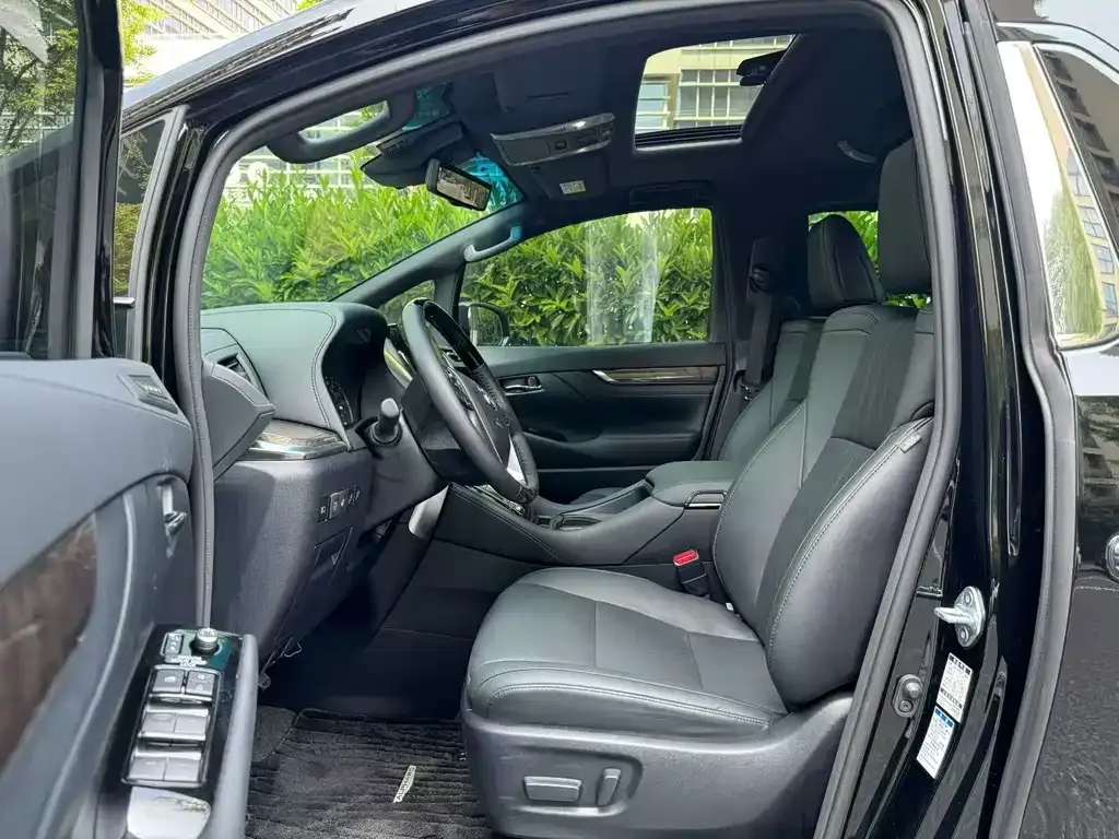Toyota Alphard — фото 7